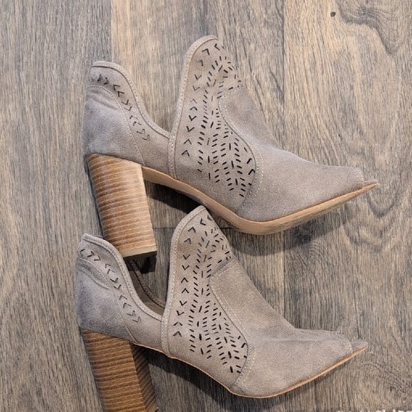 Fergalicious By Fergie Shoes - Fergalicious Harveys Gray Peep-Toe Mules. Size 11.
